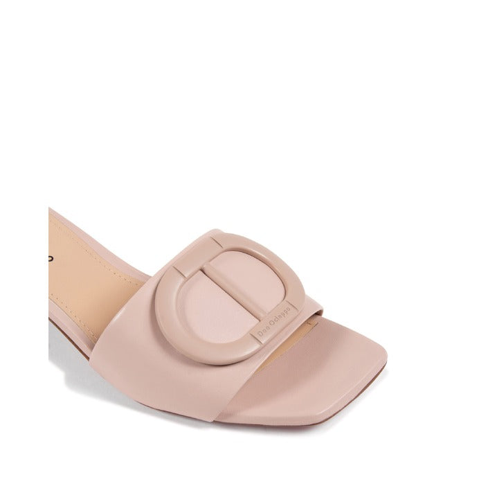 Dee Ocleppo - Dizzy Logo Mule Nude