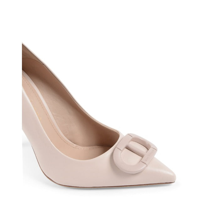 Dee Ocleppo - Logo Fairy Pump - Nude